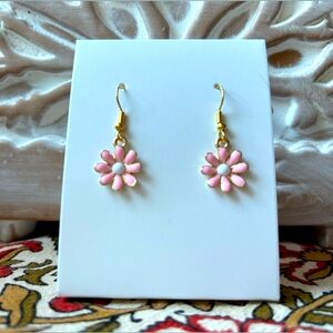 Handmade Dainty Daisy Earrings - .6” drop - New